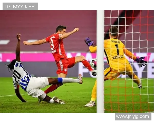 拜仁逆转柏林赫塔,3-2惊险获胜引爆全场欢呼 拜仁逆转柏林赫塔,3-2惊险获胜引爆全场欢呼