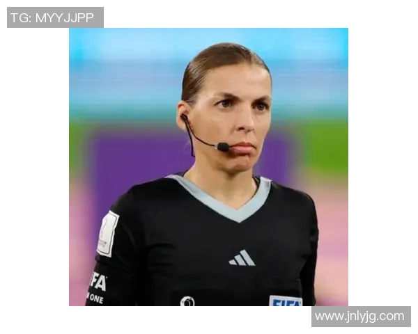 法甲联赛迎来首支女裁判，引起热议和赞誉