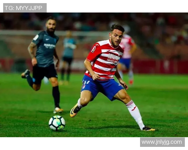 格拉纳达续约主力前锋，西甲降级大战备战新赛季