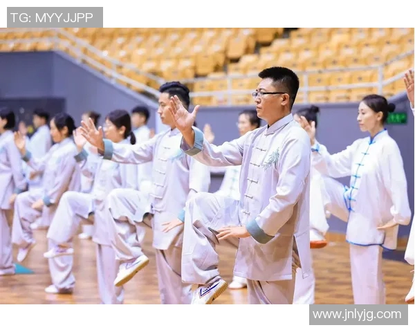 探索42式太极拳的魅力与精髓，感受传统武术的现代传承与身心合一的智慧