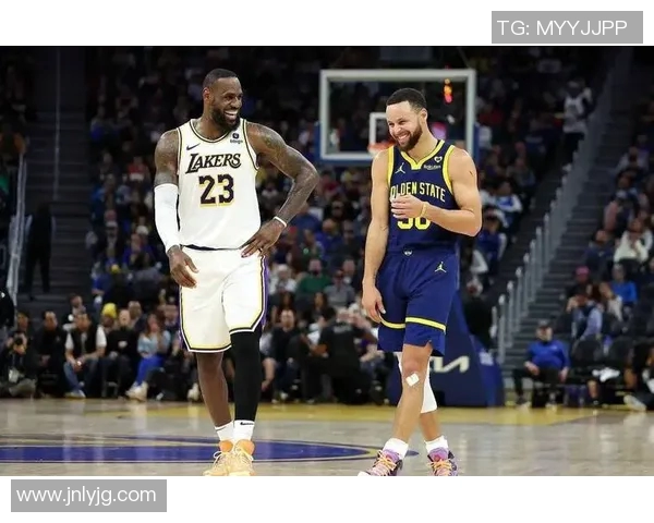 勇士主场惨败湖人!库里受伤让球队失去力量,詹姆斯独揽三双领先全场 勇士主场惨败湖人!库里受伤让球队失去力量,詹姆斯独揽三双领先全场