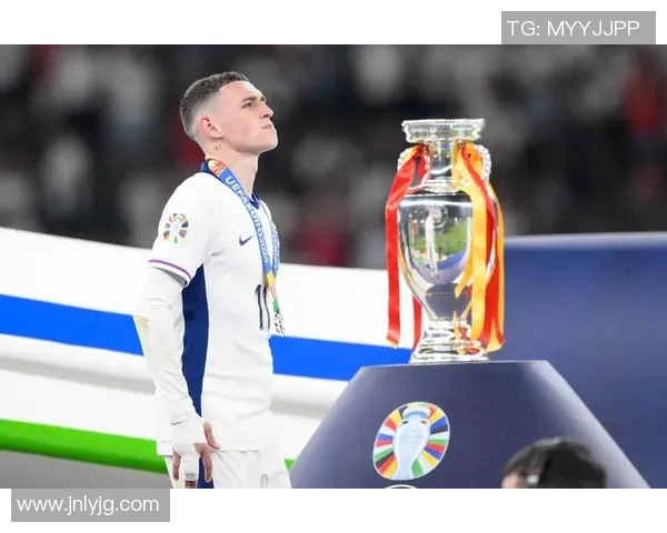 欧洲杯：英格兰队夺得冠军，荣耀归来！