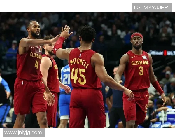 独行侠轻取尼克斯，唐西奇全场贡献33分，王者风范尽显无遗