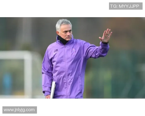 热刺官方确认主帅穆里尼奥3年合同续约，球迷期待新赛季带领球队冲击英超前四！